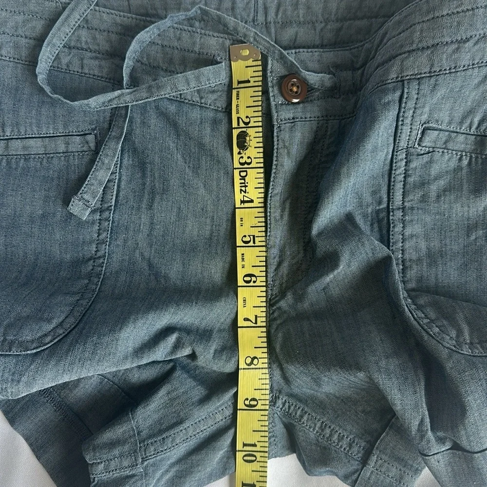 The North Face Wander Free Women’s Chambray Shorts SZ 12 Drawstring Pockets Zip